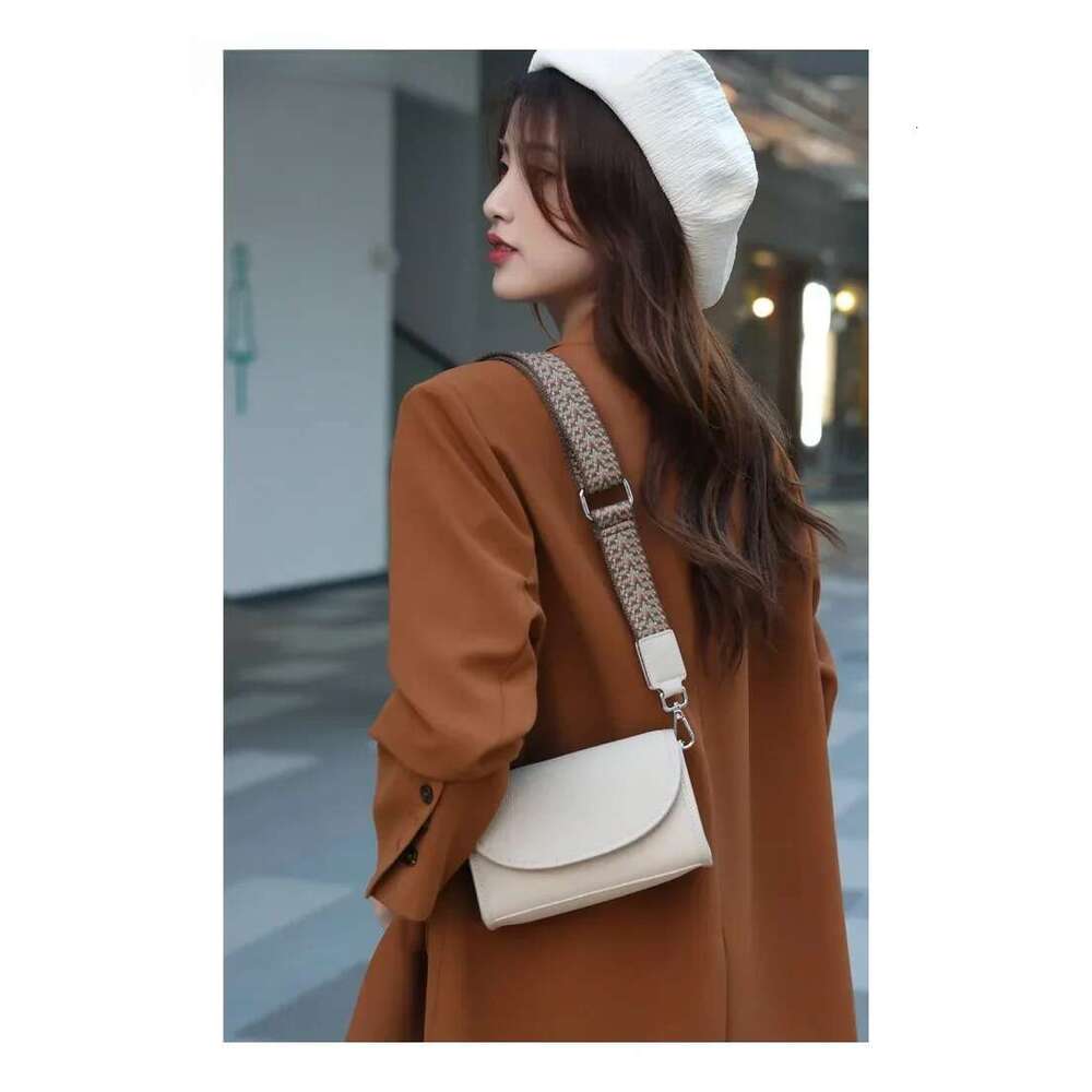 Designer Luxury Retro Wide Straps Crossbody Bags Women Designer Cow Leather Lady Shoulder Messenger Small Flap Square Bag
