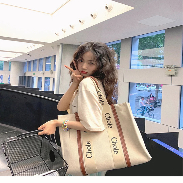 2025 Felt tote mommy handbag, large - capacity shopping bag stylish and casual single - shoulder and cross - body bag, large - capacity for commuting