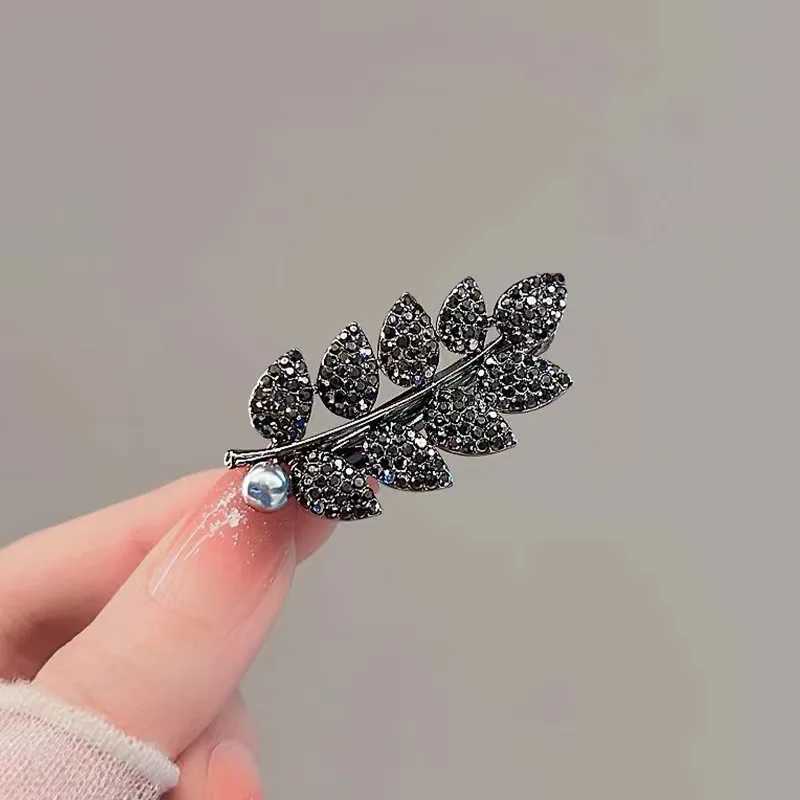 Pearl Rhinestone Wheat Hair Clip Exquisite Temperament Side Bangs Hairpins Simple Fashionable Womens Hair Clips Summer Z250729
