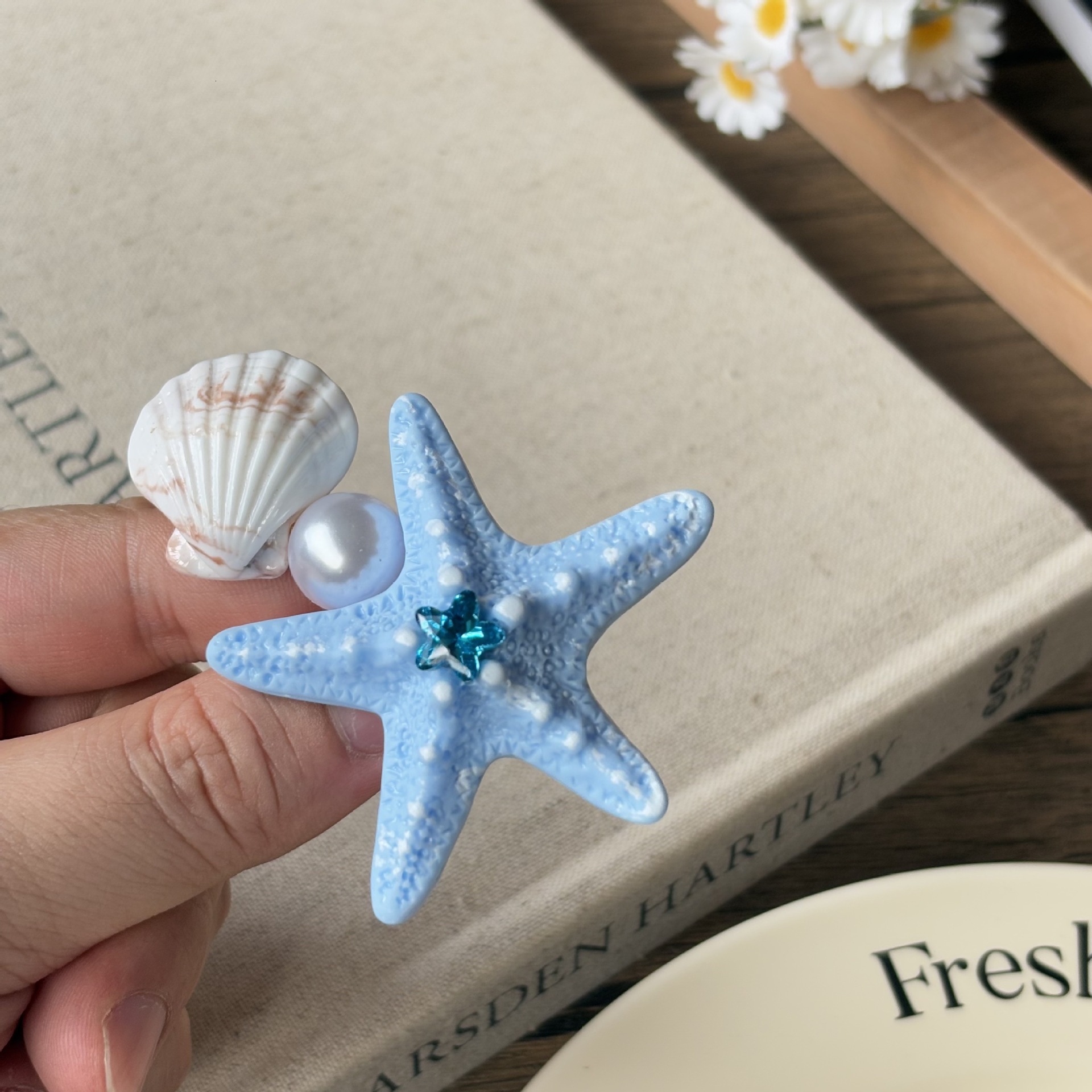 Inlaid Dia Star Pearl Shell Starfish Beach Vacation Style Duckbill Bangs Side Clip Hair Accessory for Women