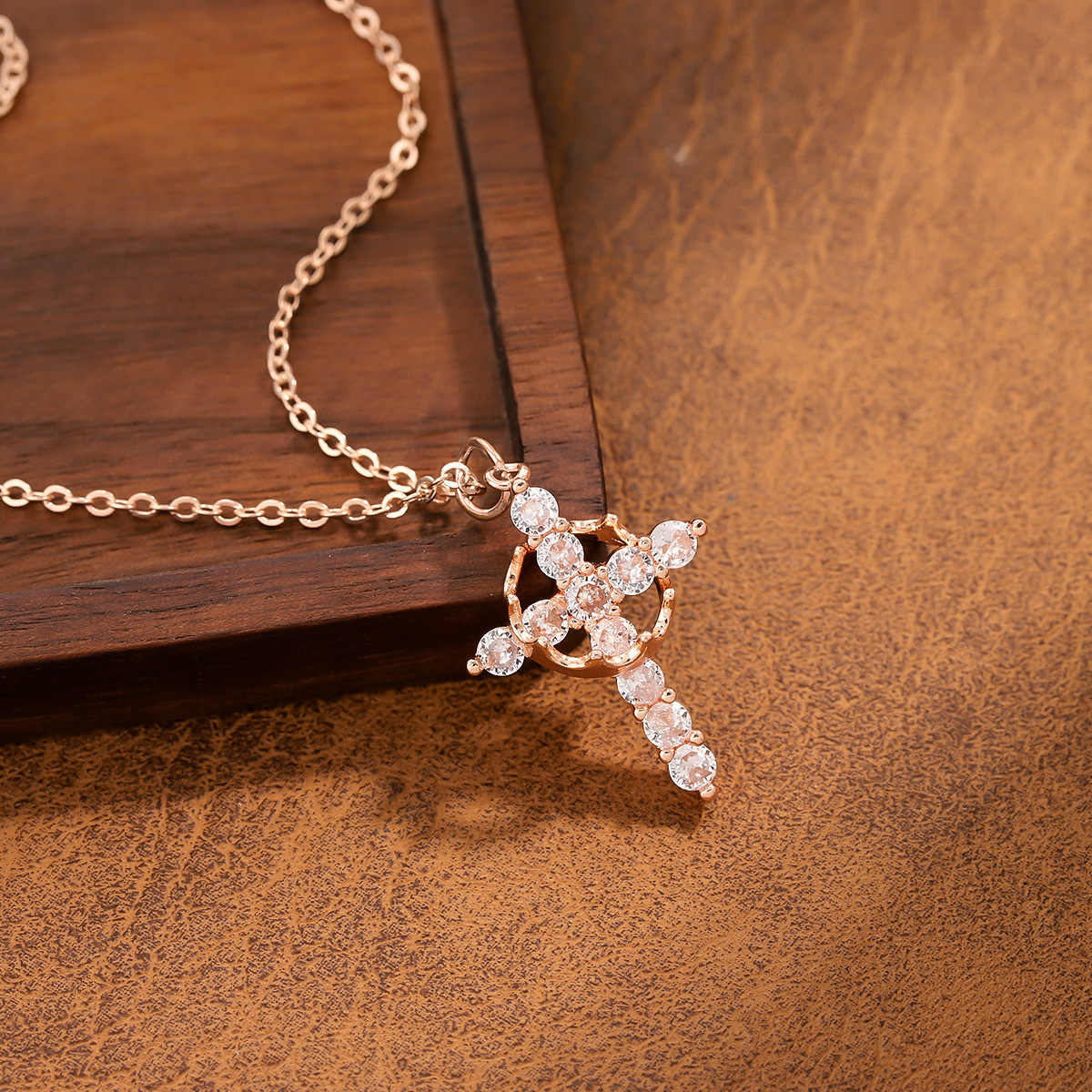 Hot Selling Dia-Studded Cross Pendant for Women, Rotatable Fashionable Versatile Light Crown Necklace Clavicle Chain Jewelry for Women