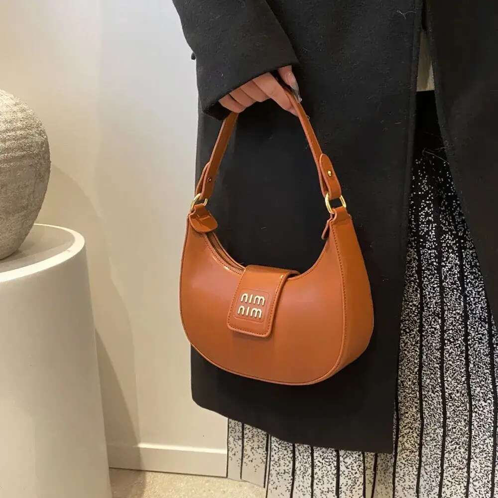 Designer 2025 Shoulder High Quality Women's handbag Purse Leather Metal badge Hobo Crossbody Black Classic Underarm Bag Shopping bag
