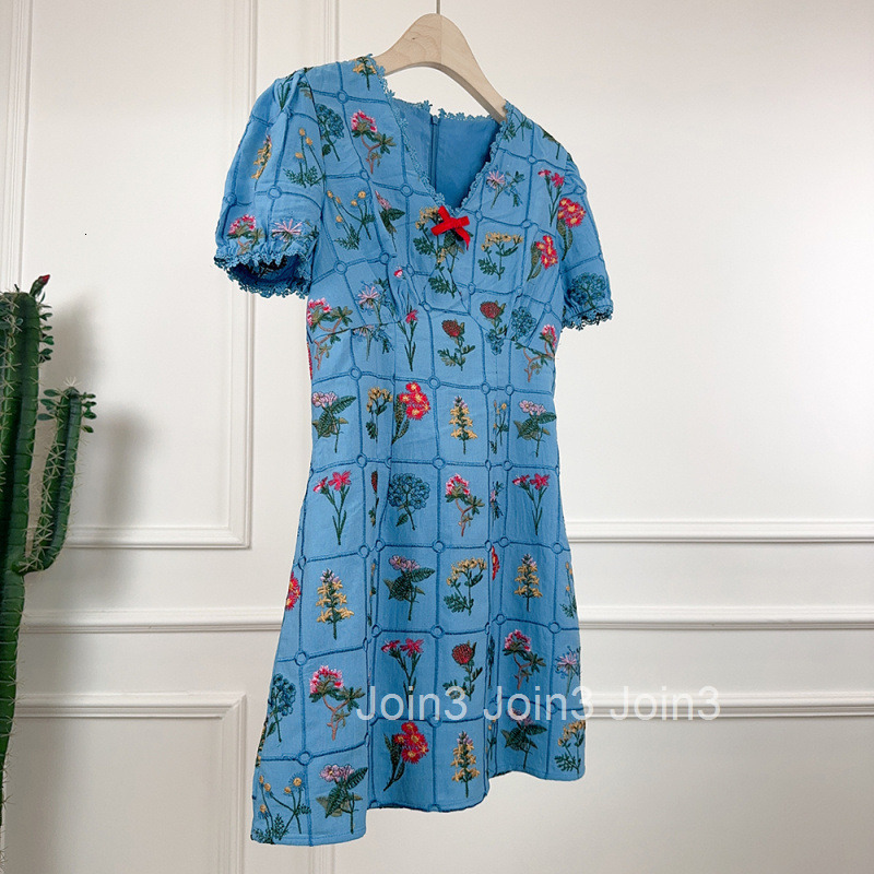 2025 Summer New French Style Slim Fit V-Neck Lace Embroidery Floral Short Sleeve Dress Short Skirt