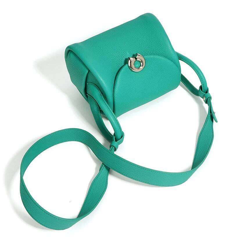 Luxury designer niche leather cute shoulder niche new summer women green shoulder handbag