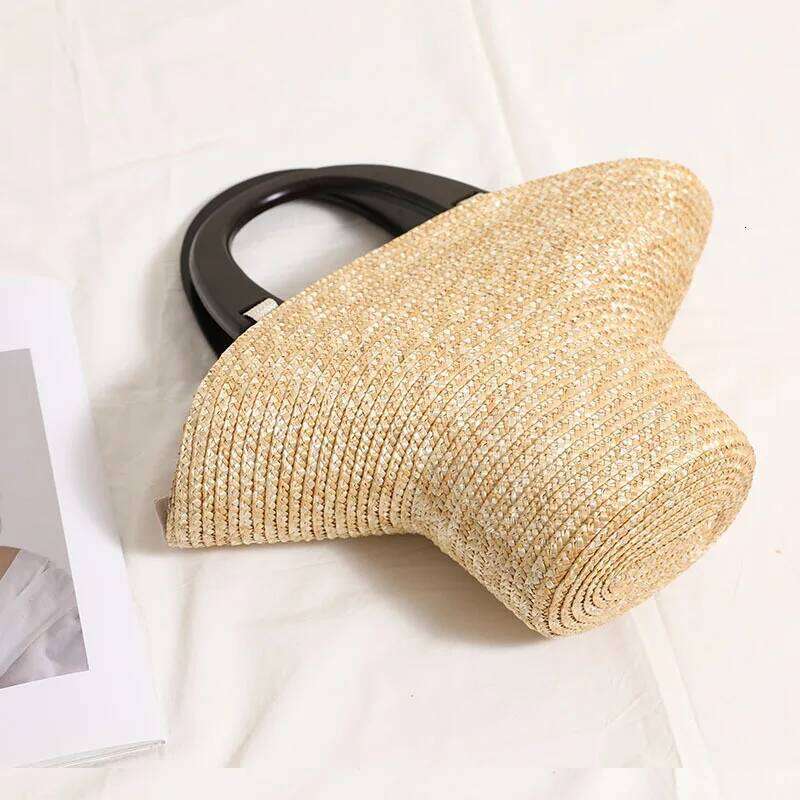 Niche wooden hand-held hat new small fresh straw woven vacation style beach bag, versatile women's bag