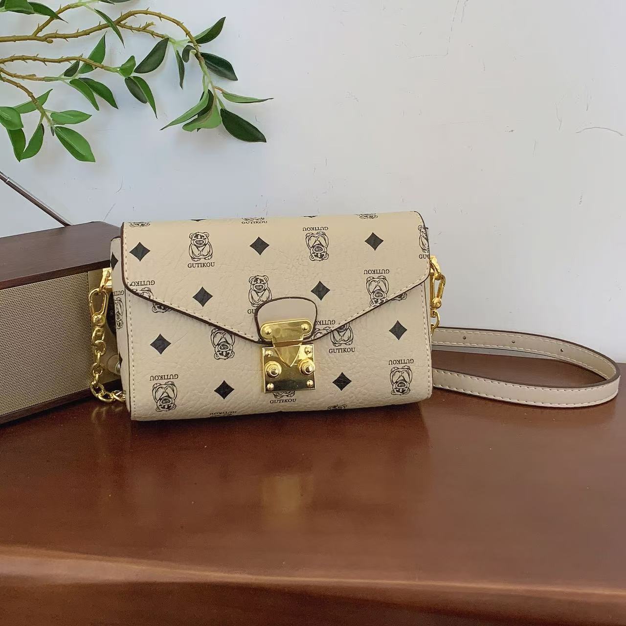 DHAL Gutiko 2025 New Women's Crossbody Phone High-end Fashion Envelope Trending Chain Bag This Year