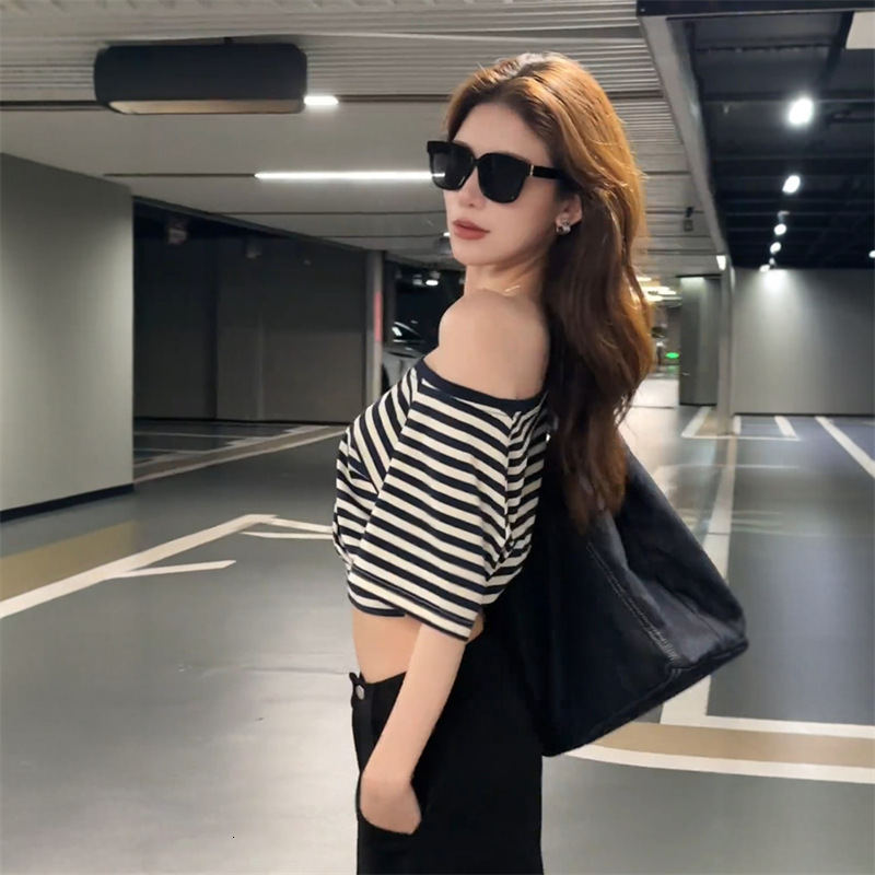 2025 American retro off shoulder striped short sleeved women's T-shirt summer new Korean casual versatile elegant short top new designer T-shirt