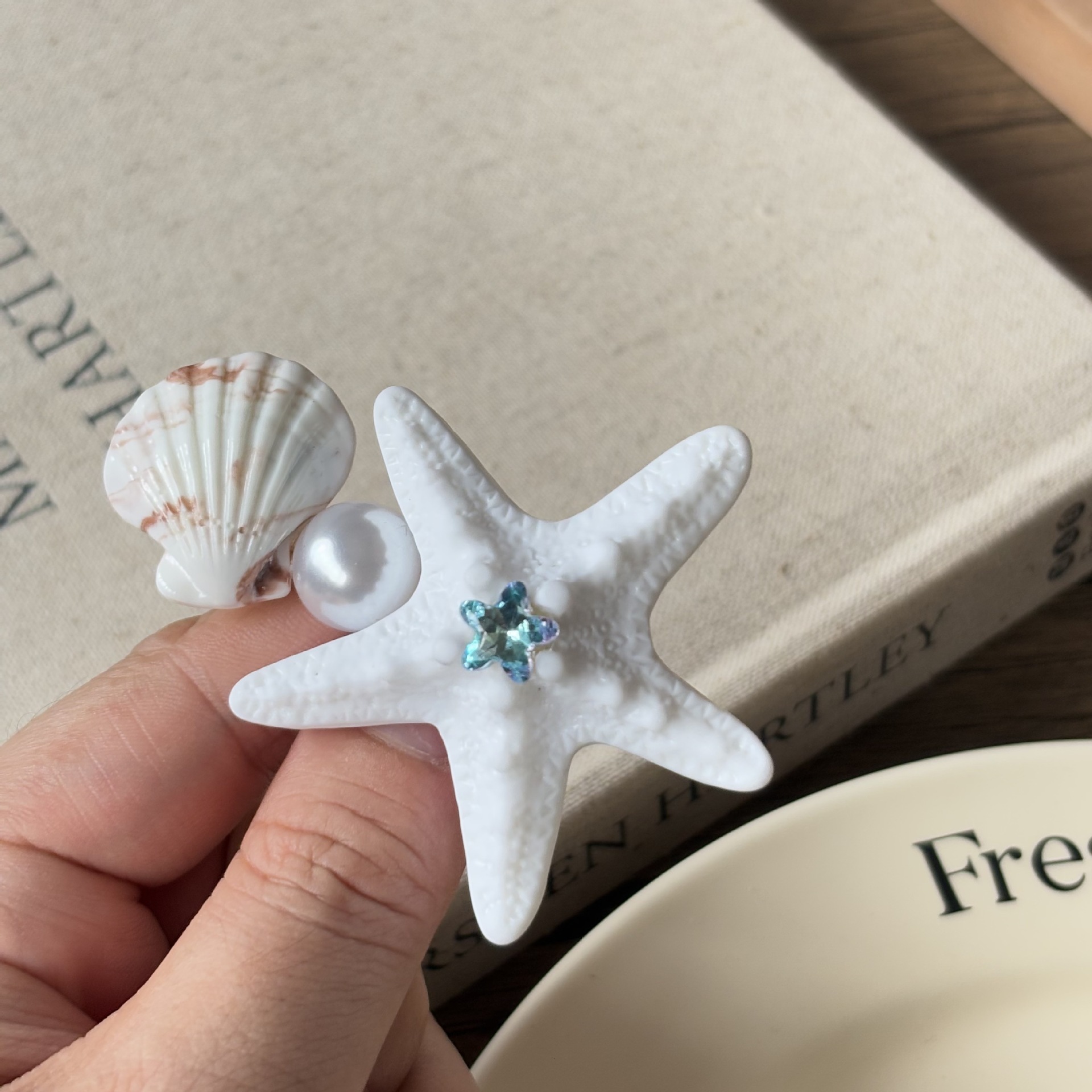 Inlaid Dia Star Pearl Shell Starfish Beach Vacation Style Duckbill Bangs Side Clip Hair Accessory for Women
