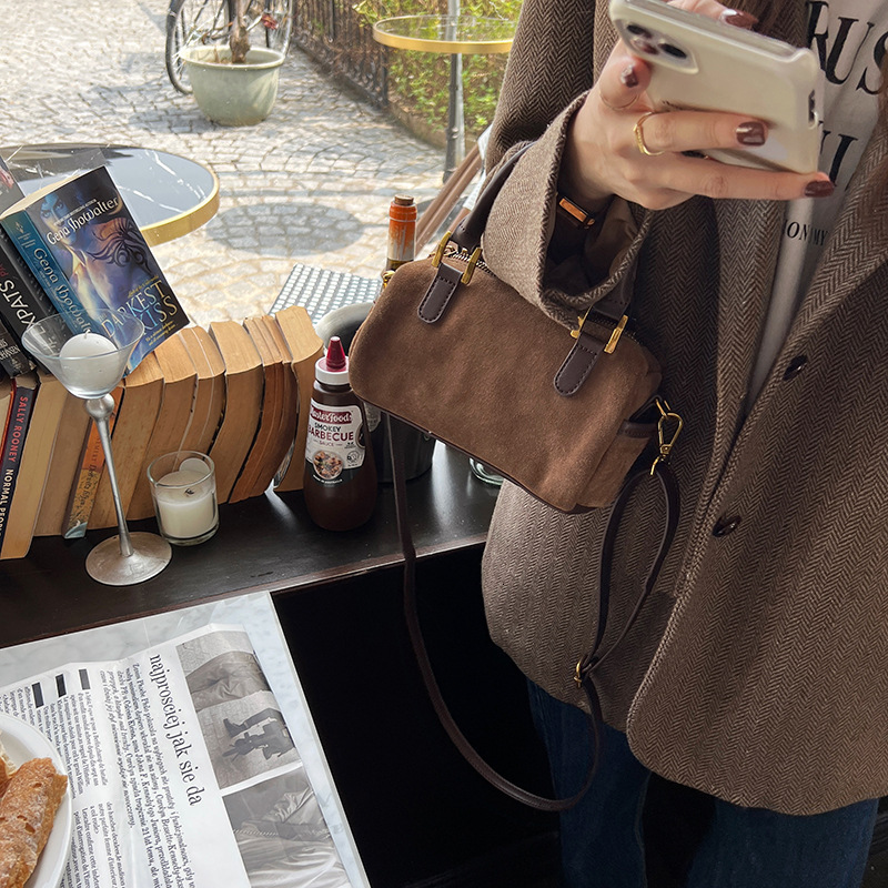 Designer Bag Korean Style Autumn Winter New Retro Suede Versatile Single Shoulder Crossbody Small Bag Pillow Bag Boston Handbag Luxury Bag For Women T