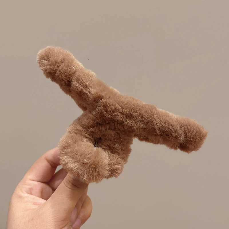 Molans Large Plush Hair Claw Shark Clip Simple Barrettes Crab Hair Clips For Women Hairgrips Autumn Winter Hair Accessories Z250729