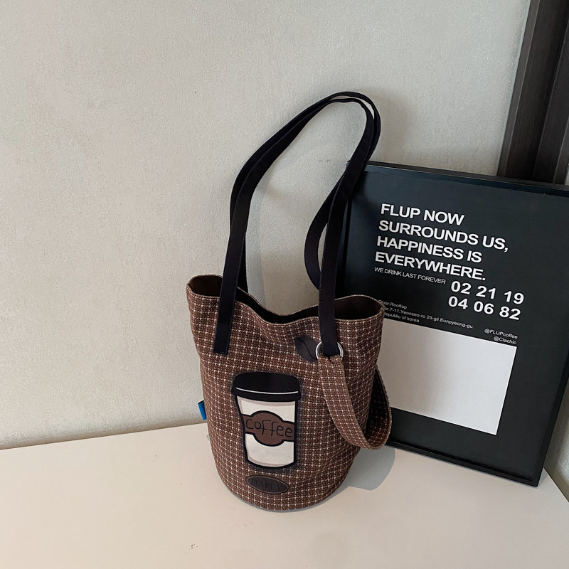 2025 new bucket bag designer commuting shoulder bag outdoor travel handbag women's popular crossbody bag