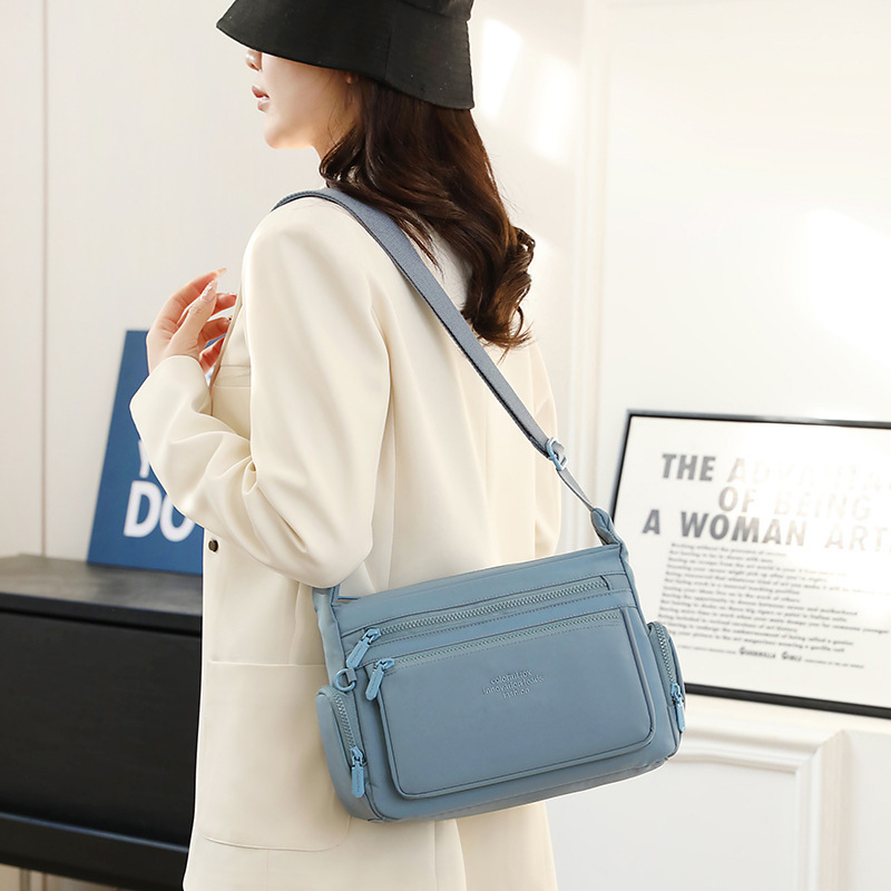 Colorful Fox New Women's Large Capacity Shoulder Multi-layer Water-resistant Nylon Crossbody Bag ddmymoon