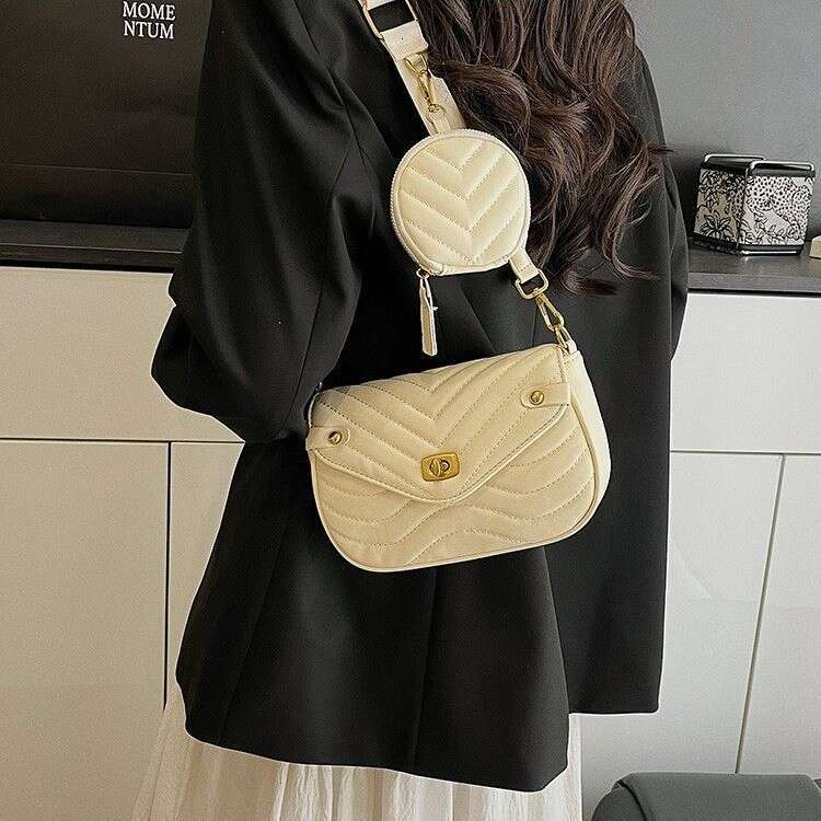 2024 New Trendy Women's Crossbody Single Shoulder Small Niche Design Chain Embroidery Zipper Bag