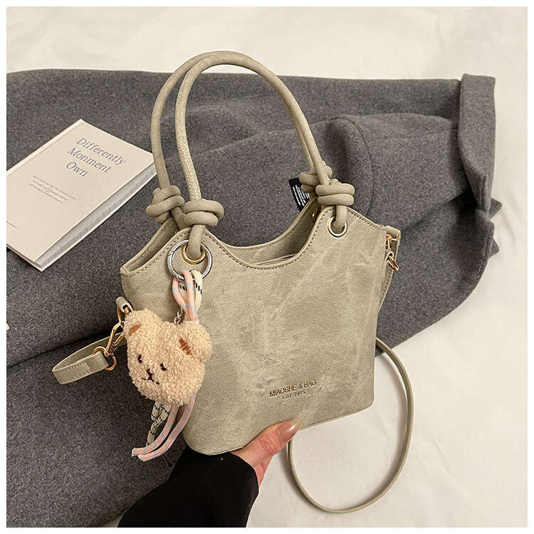 Korean Version Fashionable Personality Commuting Simple Style Handheld Bucket for Women Casual Versatile Niche Design Crossbody Bag