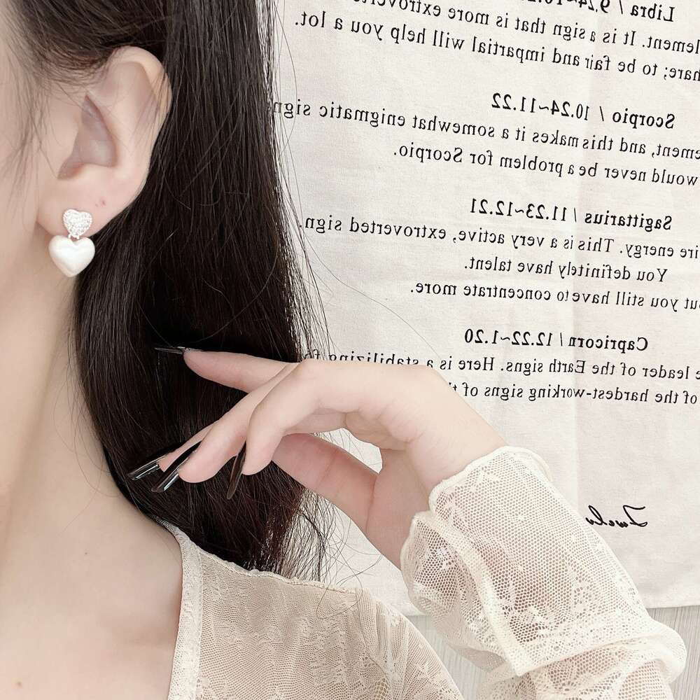 Autumn Winter Brushed Heart Zircon Sier for Women High-end Exquisite Ear Jewelry Light Unique Niche Earrings 063