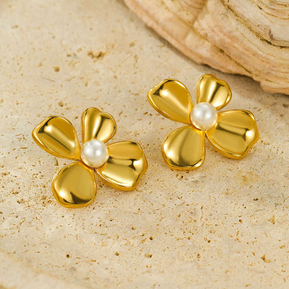 Hot Selling Flower Shape Inlaid Pearl Wind Ear Jewelry Female High Sense Stainless Steel Women Earrings