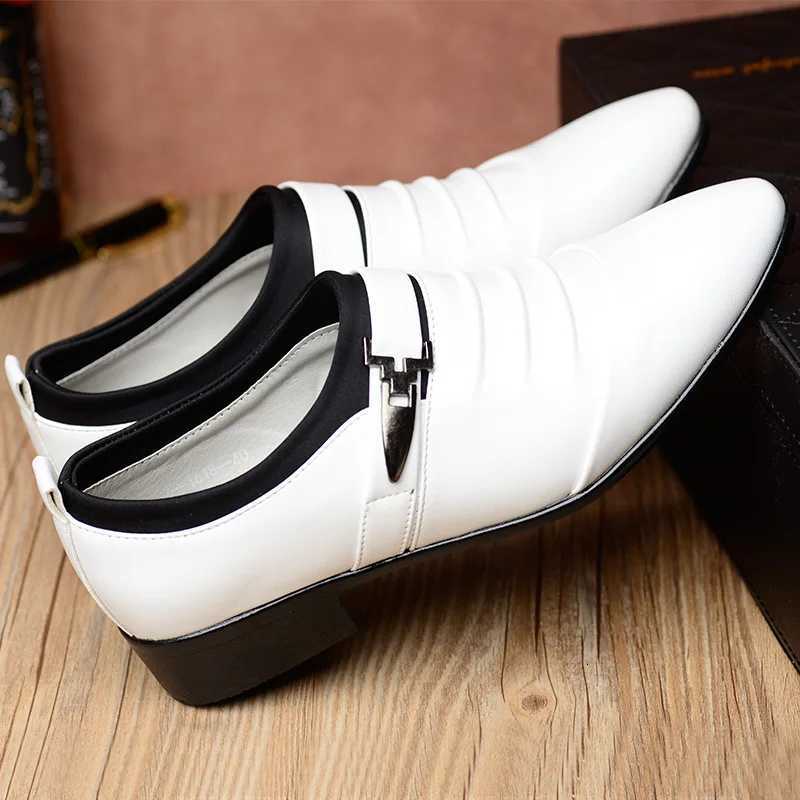 2023 Classic Men Dress Shoes Slip on Black Leather Shoes for Men Plus Size Pointed Toe Business Casual Men Formal Shoes for Wedding Y250730