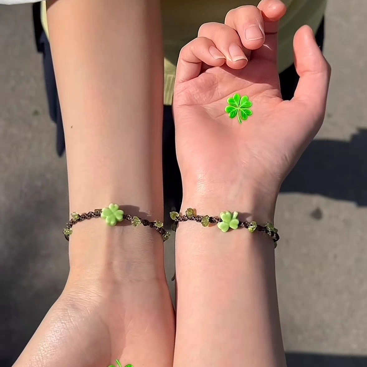 Lucky Four-leaf Clover Designer Necklace Bracelet Woven Bracelet Niche Simple Versatile Gift For Beach Lady Pendant Couples And Best Friends