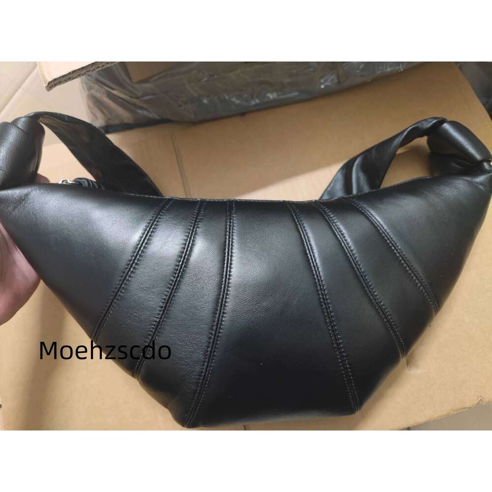 2024 top quality Fashion beautiful 100% sheepskin diagonaldumpling Large capacity designer popularsoft chest bag