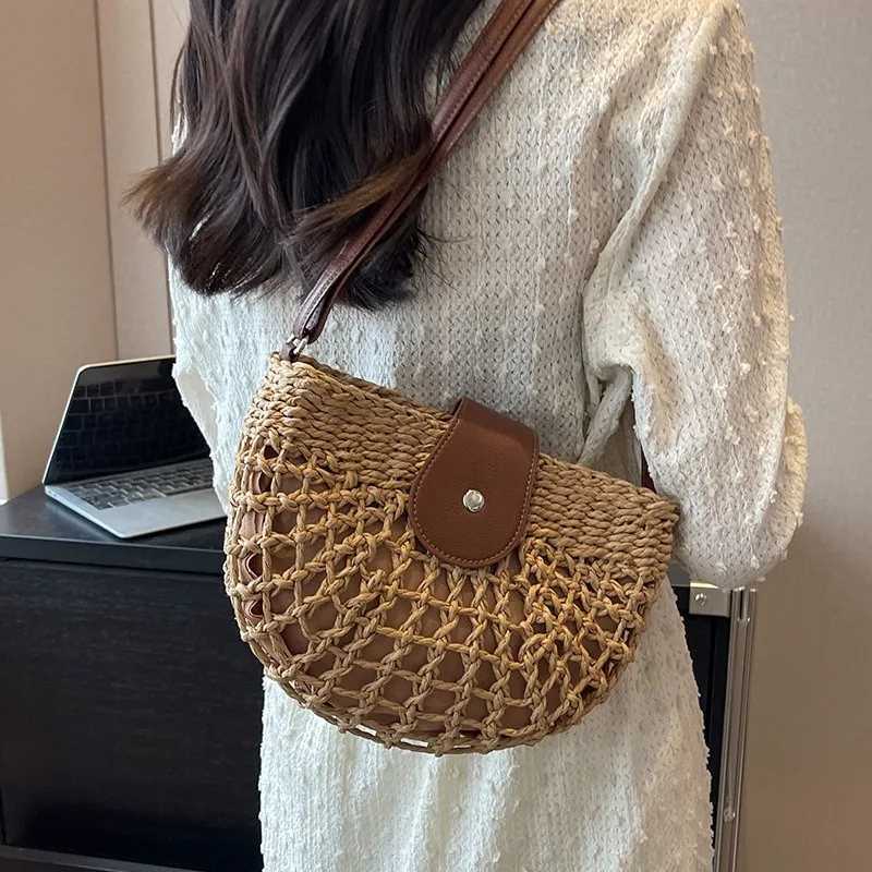 Casual Handwoven Shoulder Crossbody Bag Hollow Half Moon Beach Shoulder Bag for Mens Daily Use Work Travel Party Y250730