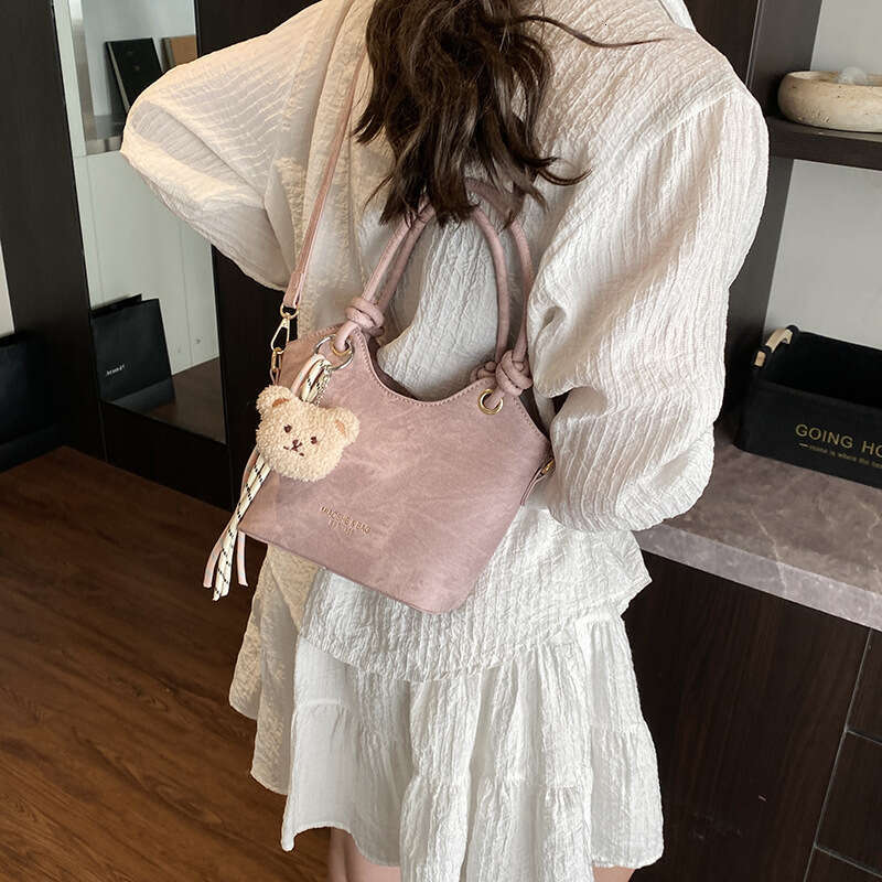 Korean Version Fashionable Personality Commuting Simple Style Handheld Bucket for Women Casual Versatile Niche Design Crossbody Bag