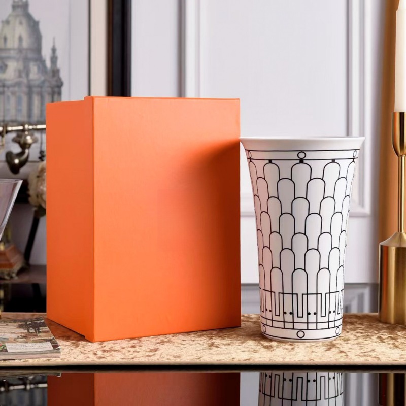 Elegant European Bone China Decorative Vase Home Decor - Perfect for Lobbies Desks