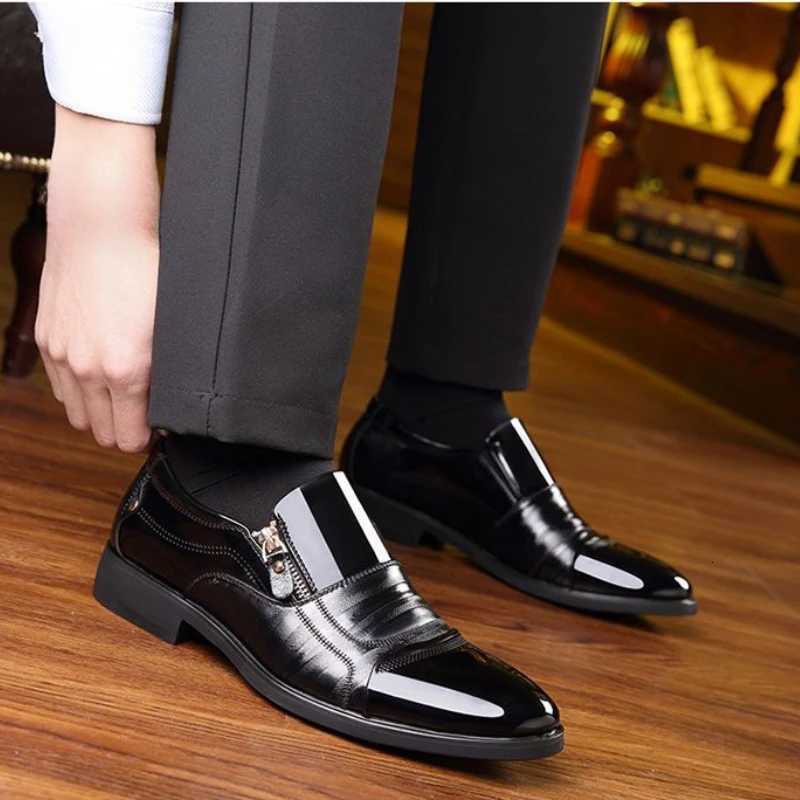 New Autumn Mens Leather Shoes Sharp Pointed Outdoor Anti-Slip Flat Fion Business Zipper Footwear Casual Comfortable M Shoes Y250730