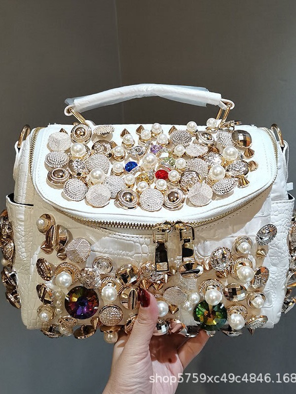 Fashionable and Unique Women's 2025 New Diamond Beaded Rivet Rhinestone Single Shoulder Crossbody Bag Versatile Handbag ddmymoon