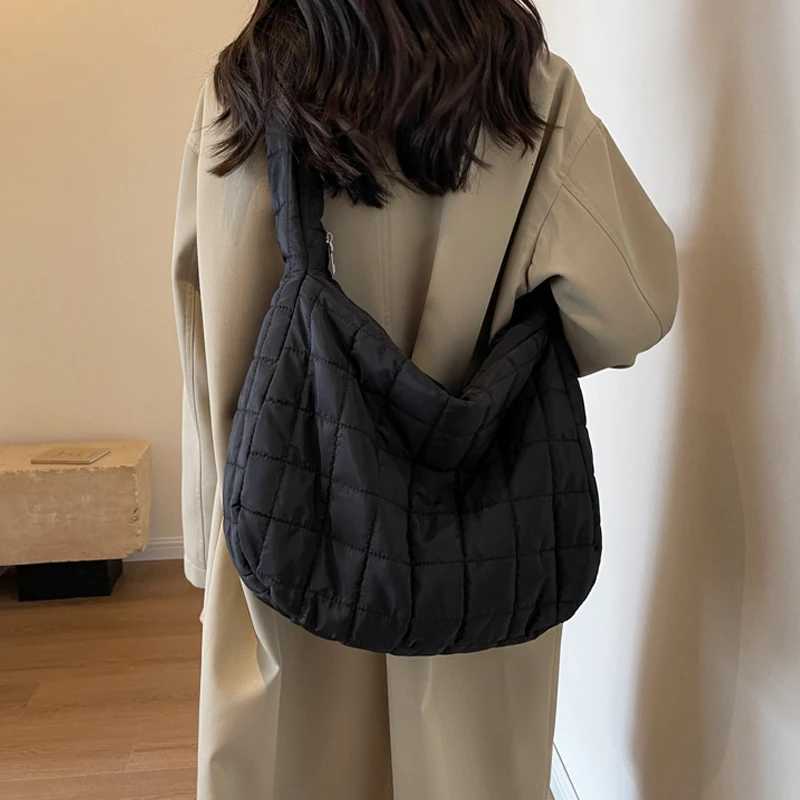2023 Padding Shoulder Bag Casual Quilted Crossbody Bag Fi Solid Messenger Bag Versatile Slouchy Shopping Bag Y250730