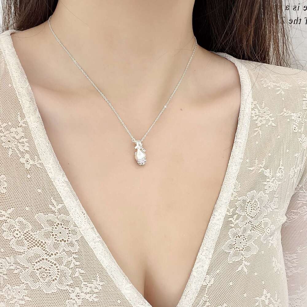 Vintage Brushed Cross Pink Dia Pinecone Pendant Necklace for Women, Light Sweater Chain, Elegant Collarbone Chain d7c