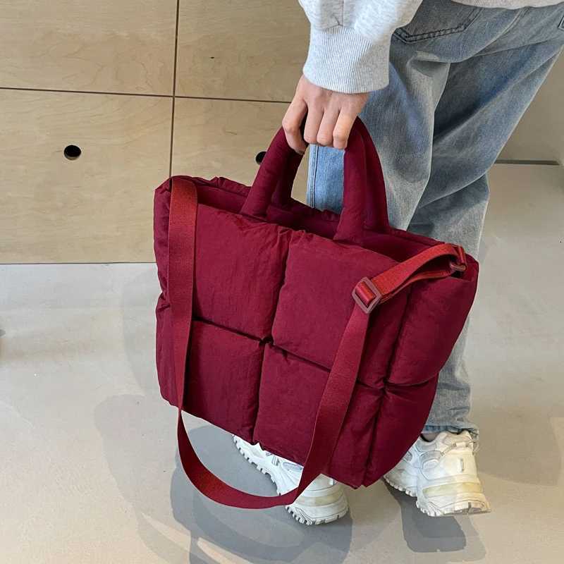2024 Spring New Trendy Square Shoulder Crossbody Bags for Women Cott Padded Handbags Lux Large Capacity Quilted Tote Bag Y250730