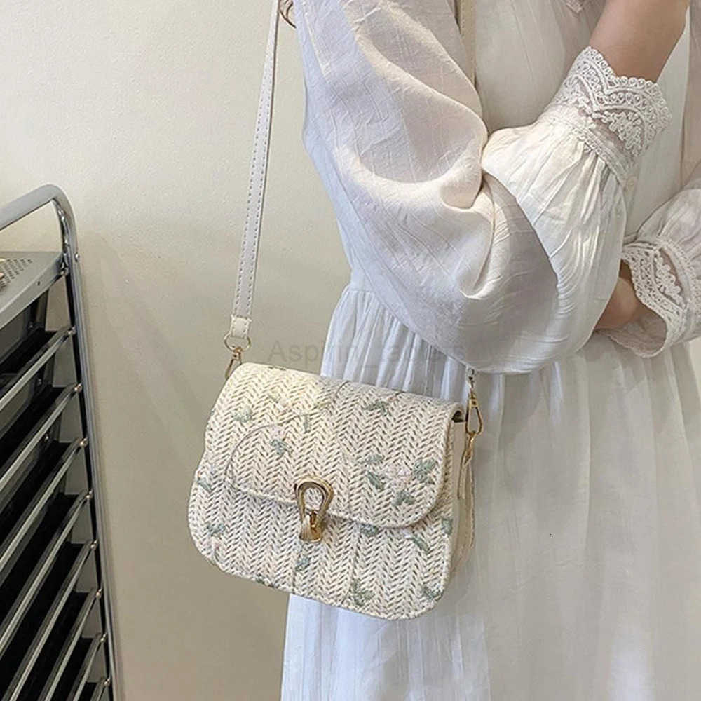 Fashion Flower Woven Saddle Bag Women Cute Straw Shoulder Bags Trendy Casual Handbag Ladies Lace Embroidery Crossbody Bags M250730
