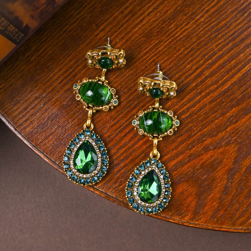 Vintage Copper Gold-Plated Green Glass Hollow Inlaid Dia Necklace Bracelet Earrings Set