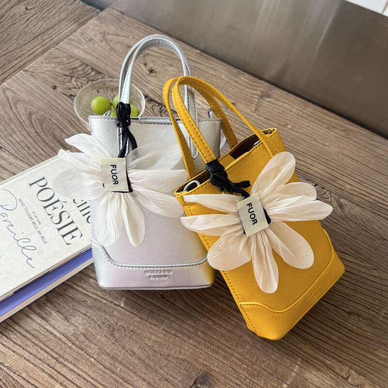 New Light Luxury Design Handbag Women's Shoulder Crossbody Phone Bag Companion