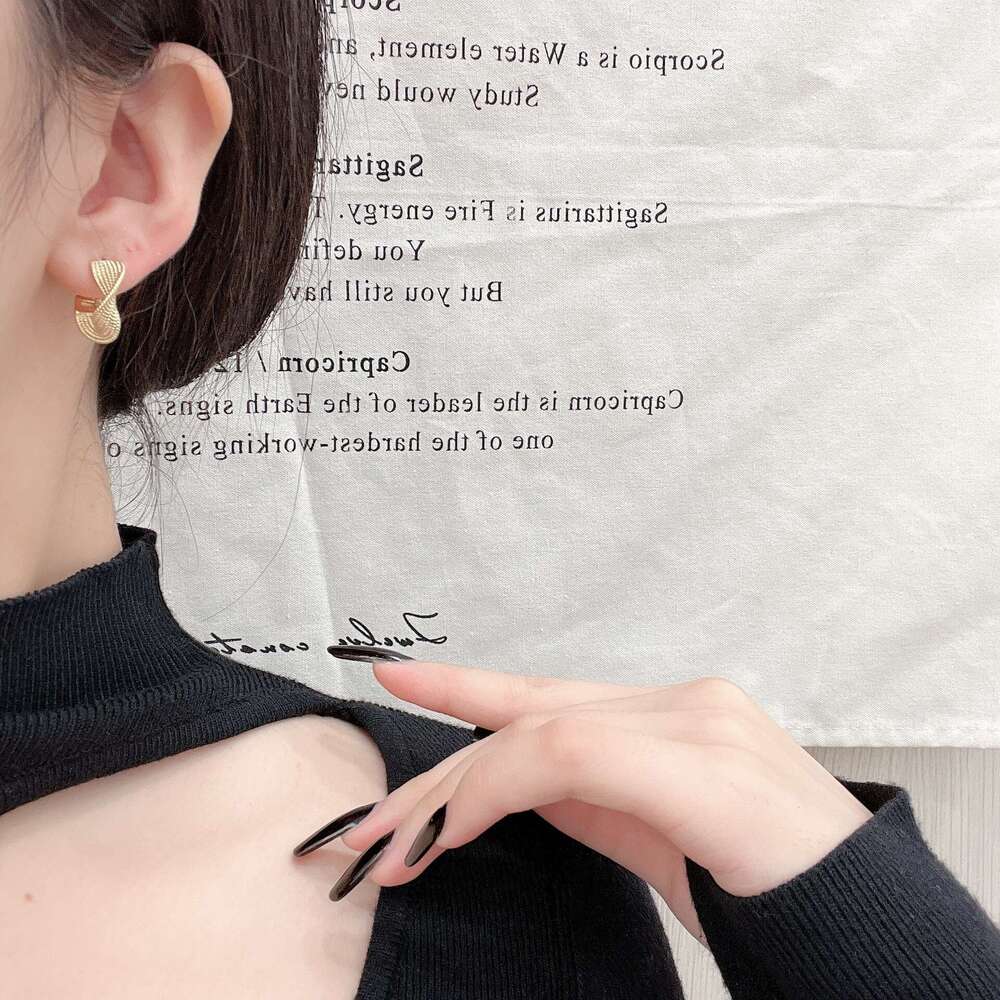 Wrinkled Earrings Ins Style Personality Twisted Braided Niche Design Versatile Minimalist Ear Clips 6fa