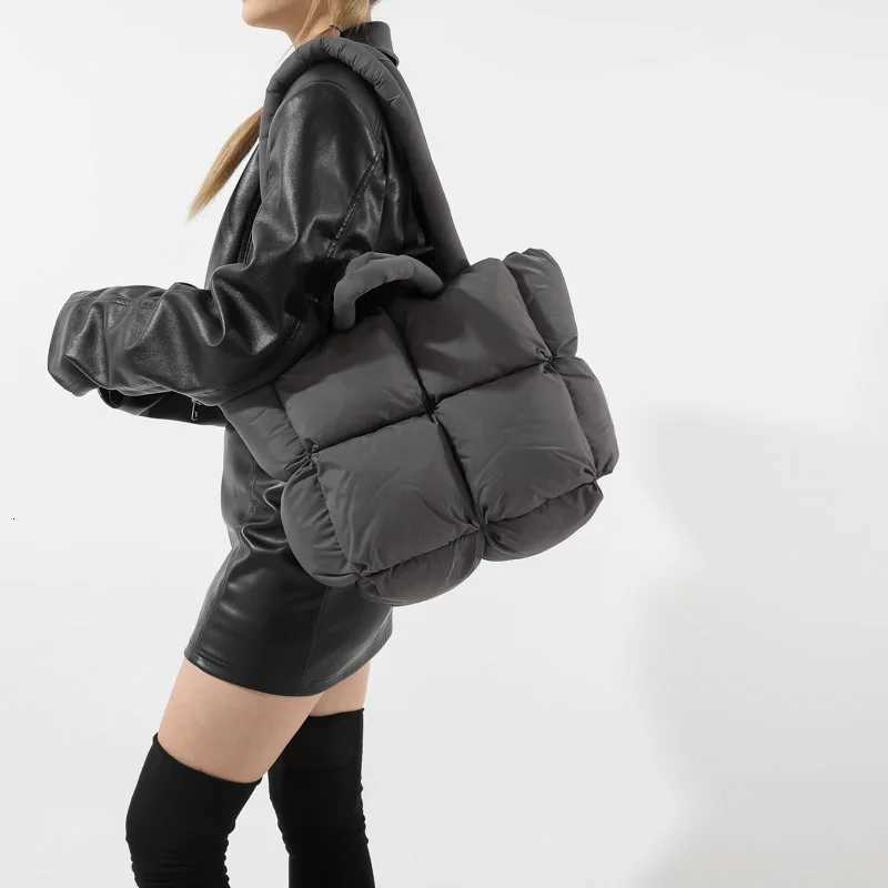 5 Soft Puffer Tote Bag Designer Quilted Wen Shoulder Bags Nyl Padded Lady Handbags Down Cott Warm Winter Shopper Bag Y250730