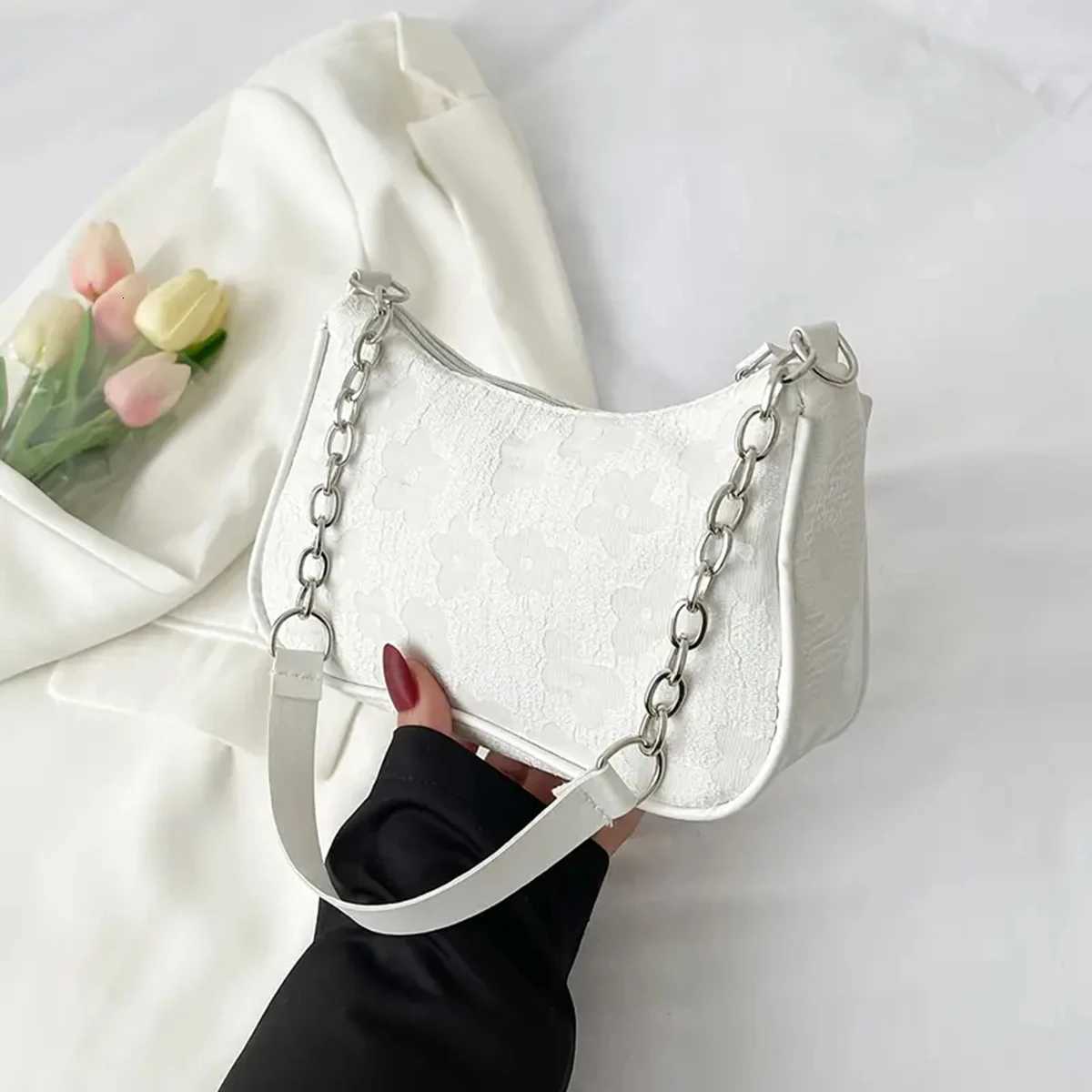 This white elegant and gentle chain underarm bag for women is foreign-style simple and a small square bag. Its a reliable a Y250730
