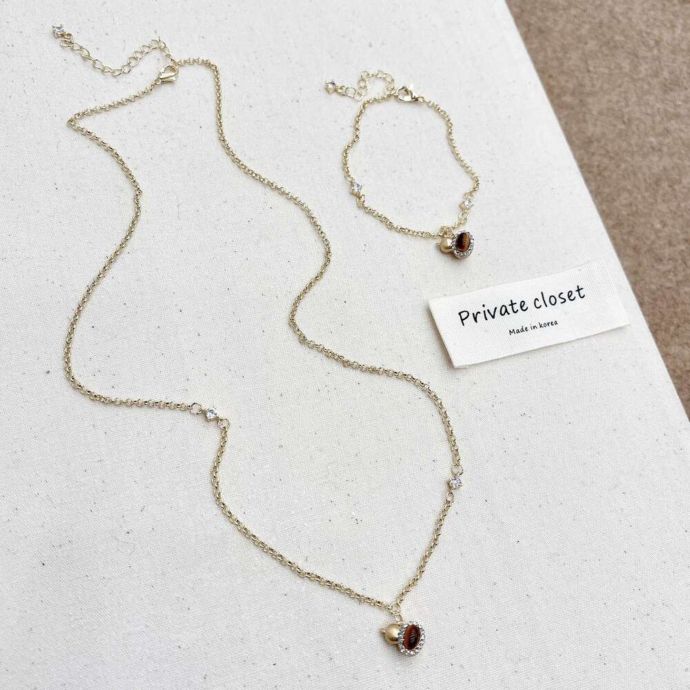 Rose Red Tiger Eye Stone Necklace for Women, Niche High-End Sweater Chain, Light Elegant Bracelet, 2024 New Model d0b