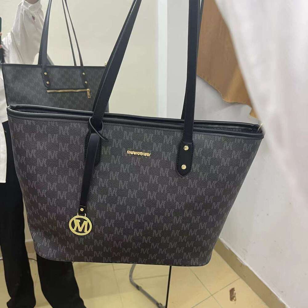 2025 New French Cherry Blossom Tote for Women Commuting Niche Ins Handbag Large Capacity Shoulder Bag