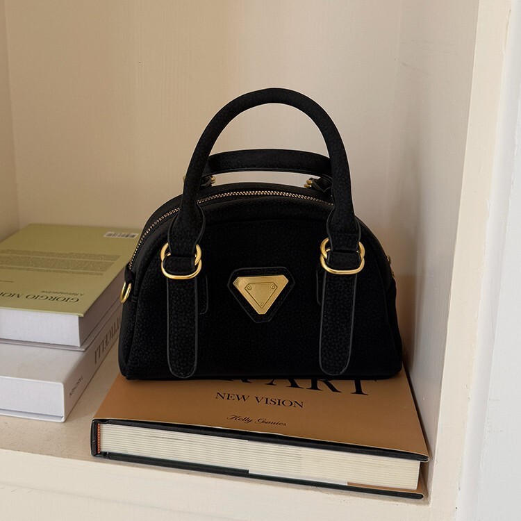 Designer Bag Niche Designer Bag For Women 2025 New Spring Summer Luxury Bag Versatile Shoulder Crossbody Bag High-quality Texture Handbag Bowling Bag 