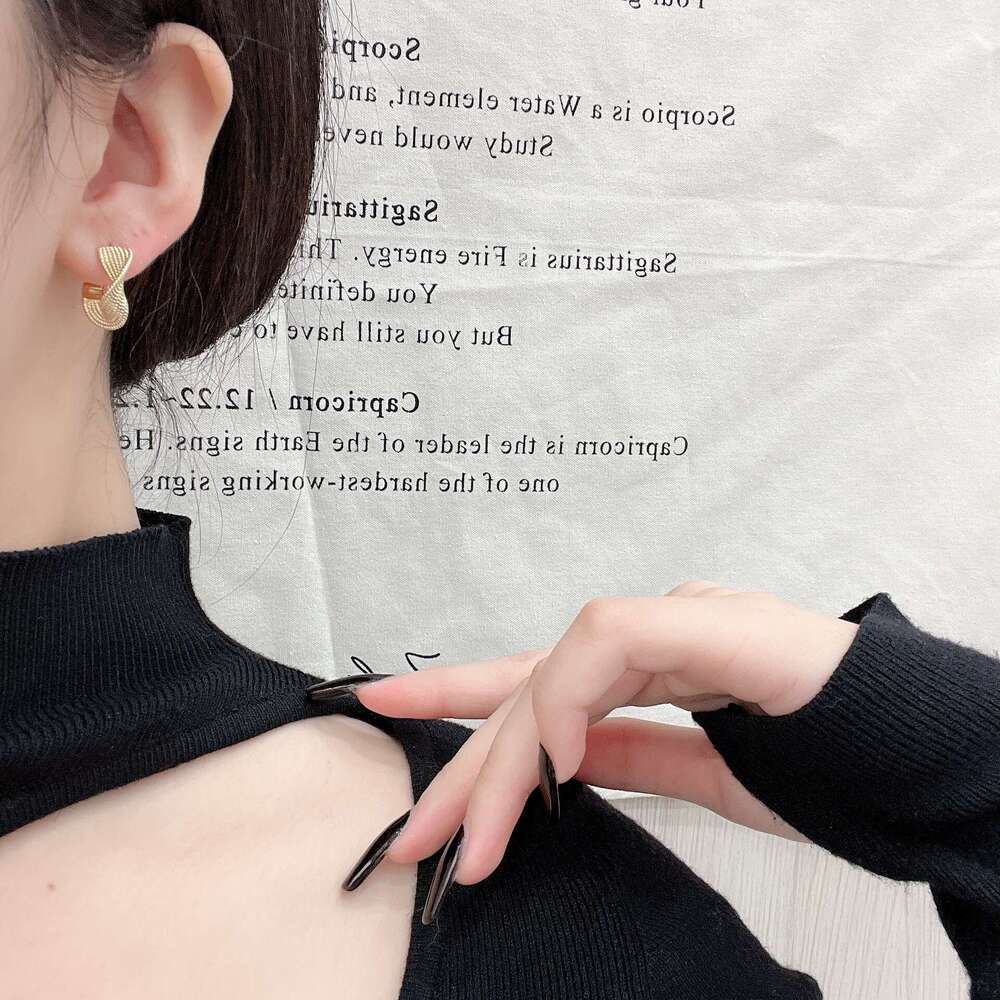 Wrinkled Earrings Ins Style Personality Twisted Braided Niche Design Versatile Minimalist Ear Clips 6fa