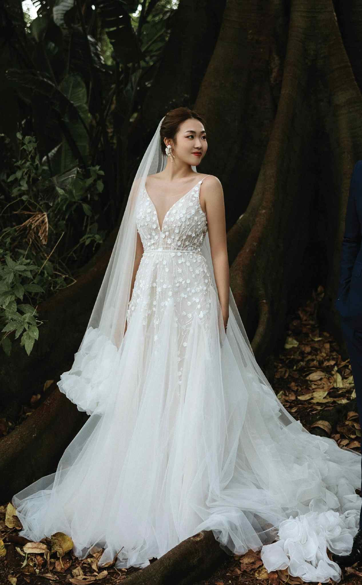 Luxury Bridal Veil Long Cathedral Petal Edge Two Layer Soft Tulle Wedding Veil With Comb Wedding Accessories Customized