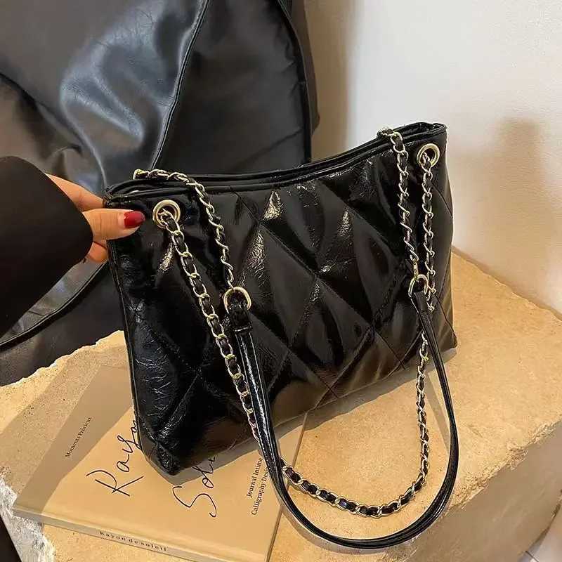 2024 New Wens Bag NicheDesign French Chain Shoulder Crossbody Bag Student Versatile Outing High Aesthetic Value Y250730
