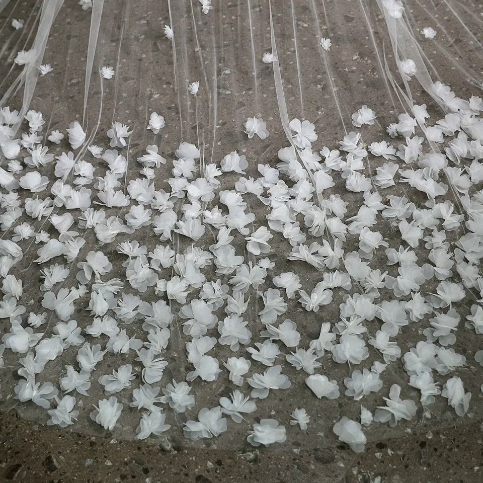 One Layer 3D Flowers Wedding Veil Elegant Bride Veil With Comb Bridal Veils Customized Veil Wedding Accessories