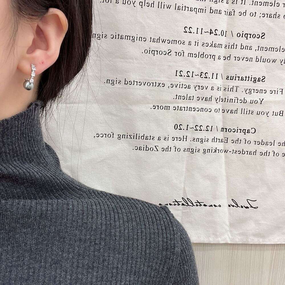 Light High-End Gray Pearl Zircon Niche Gentle Temperament Style 2024 Autumn Winter New Dia-Studded Earrings eba