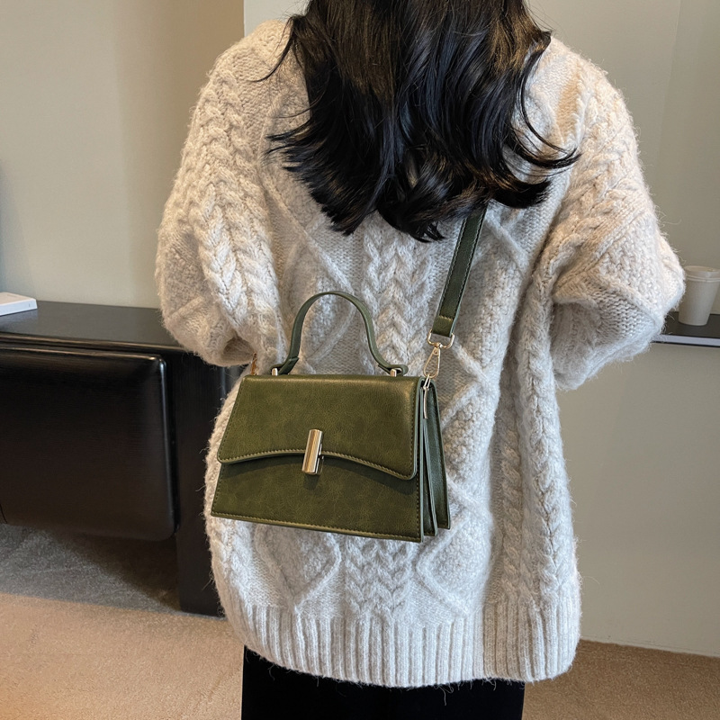 French niche fashion foreign style portable small square bag Internet celebrity 2025 new autumn and winter women shoulder crossbody armpit bag