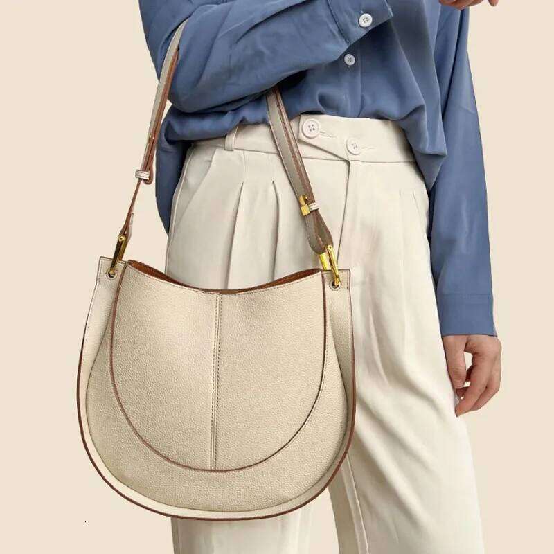 Large capacity single shoulder crossbody bucket soft niche light leather women s bag new trendy saddle bags