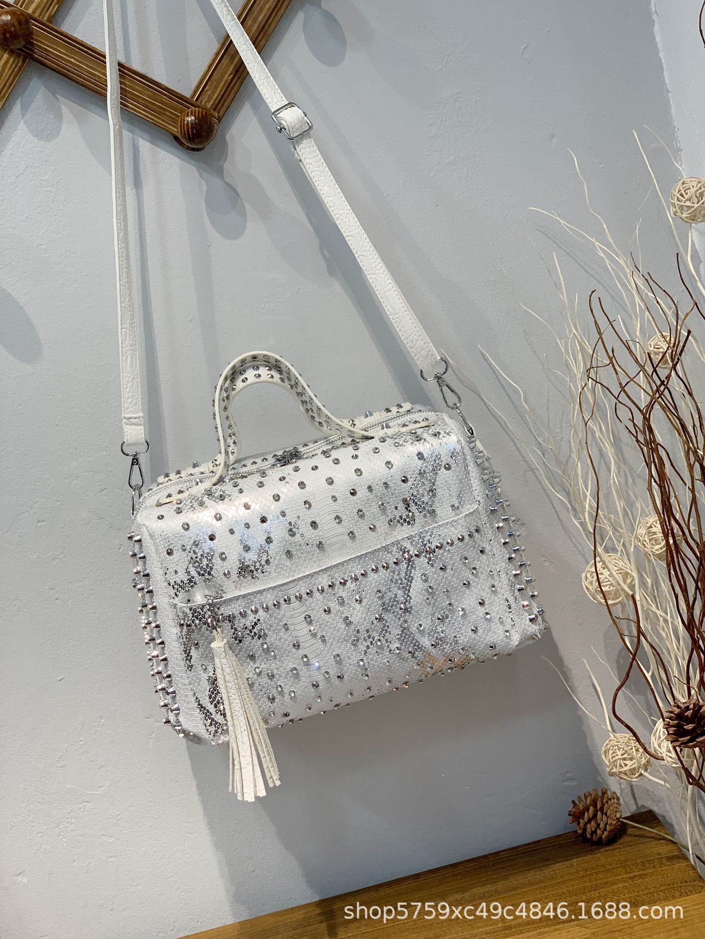 Diamond-encrusted 2025 New Women's Handbag Large Personalized Rivet Rhinestone Shoulder Casual Leopard Print Crossbody Bag ddmymoon