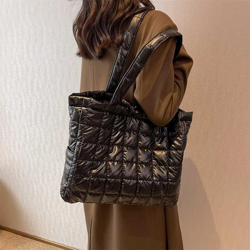 Winter Wen Down Messenger Bag Quilted Space Cott Padded Tote Shoulder Bag Fem Large Capacity Fluffy Top-handle Bags 2023 Y250730