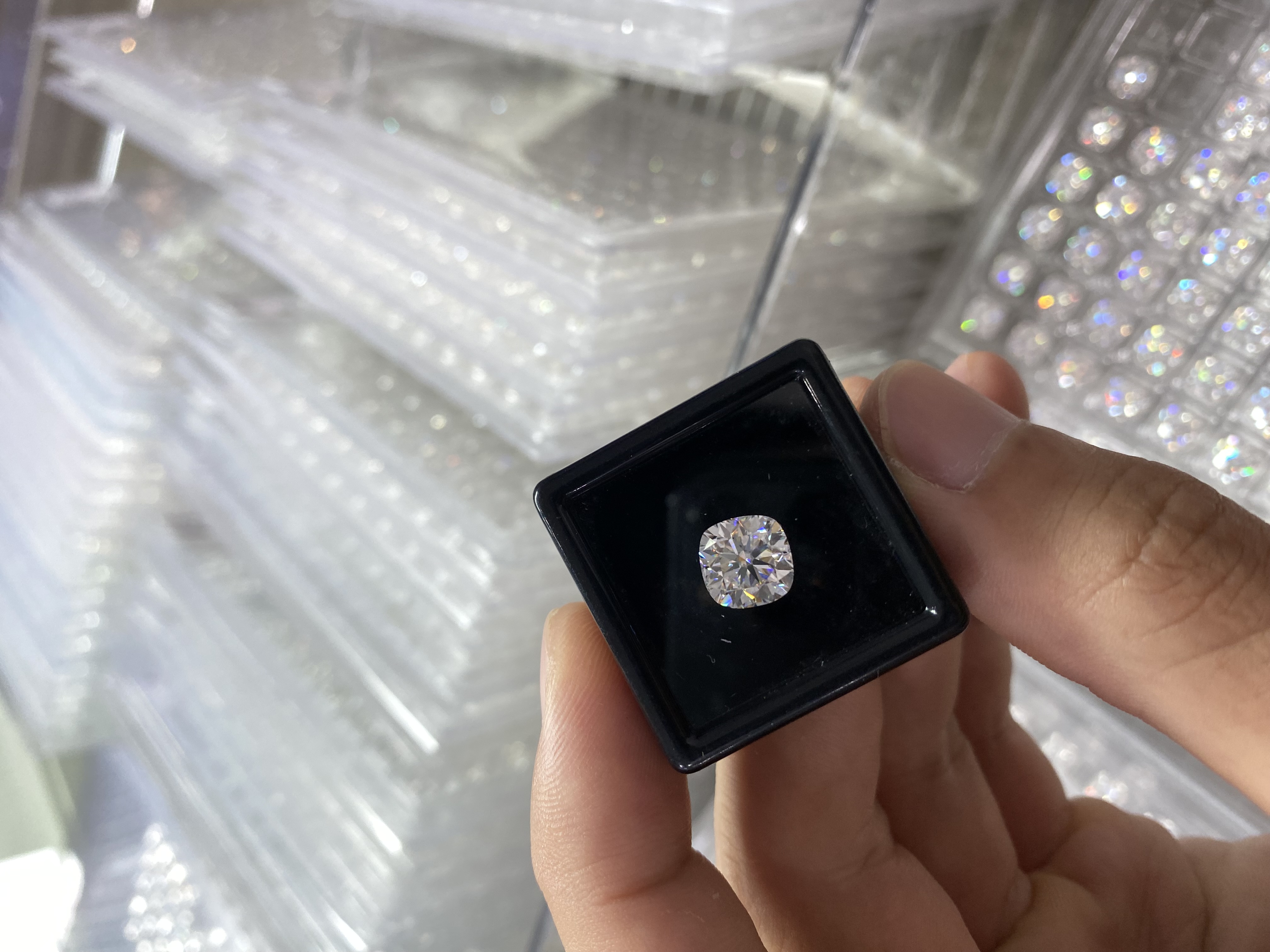 Top Quality Wholesale Prices Cushion Shape Moissanite Loose Stone VVS1 Excellent Brilliant Cut Multi-color Moissanite Gemstones with GRA for Ring